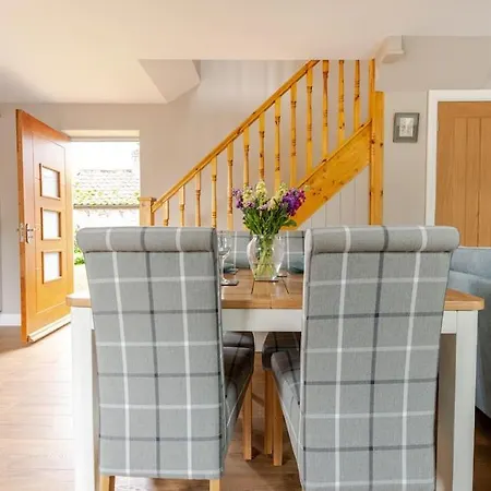 Olive Nidd Grange Moor Monkton