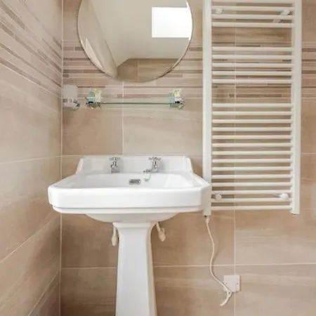 Olive Nidd Grange Moor Monkton *