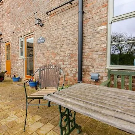 Olive Nidd Grange Moor Monkton