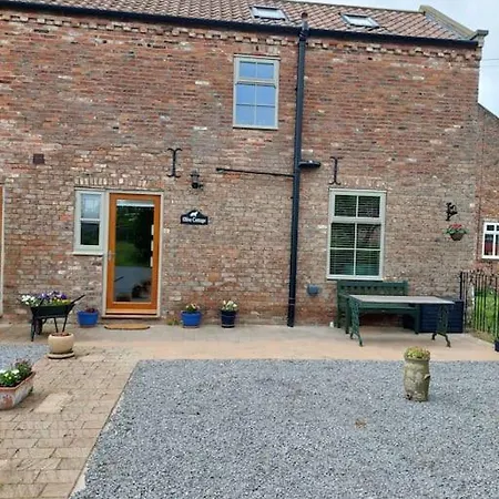 Olive Nidd Grange Moor Monkton * York