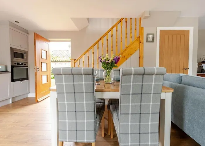 Olive Nidd Grange Moor Monkton