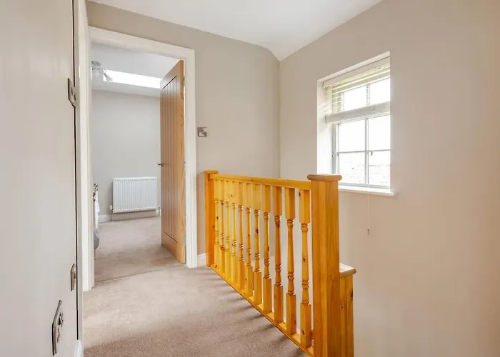 Olive Nidd Grange Moor Monkton * يورك