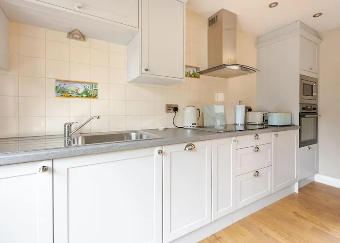 Olive Nidd Grange Moor Monkton يورك