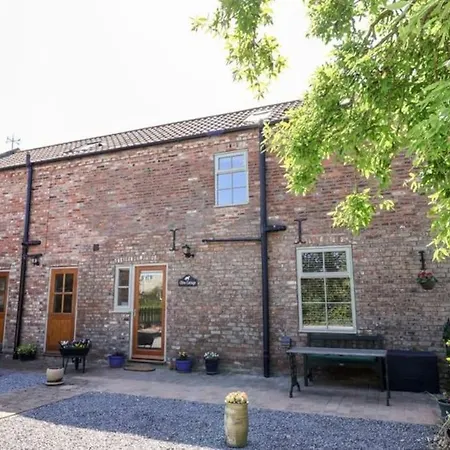 Olive Nidd Grange Moor Monkton